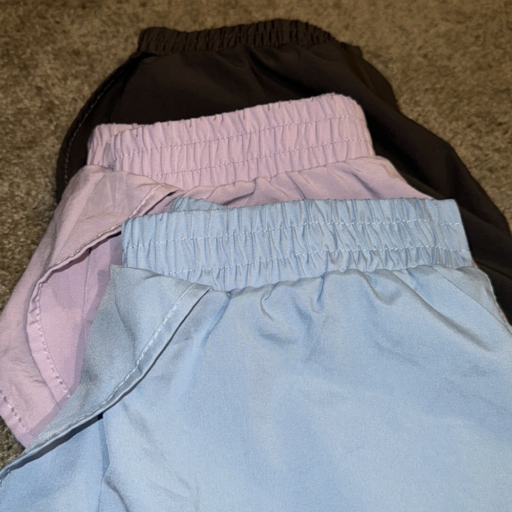 Athletic shorts w/phone pocket